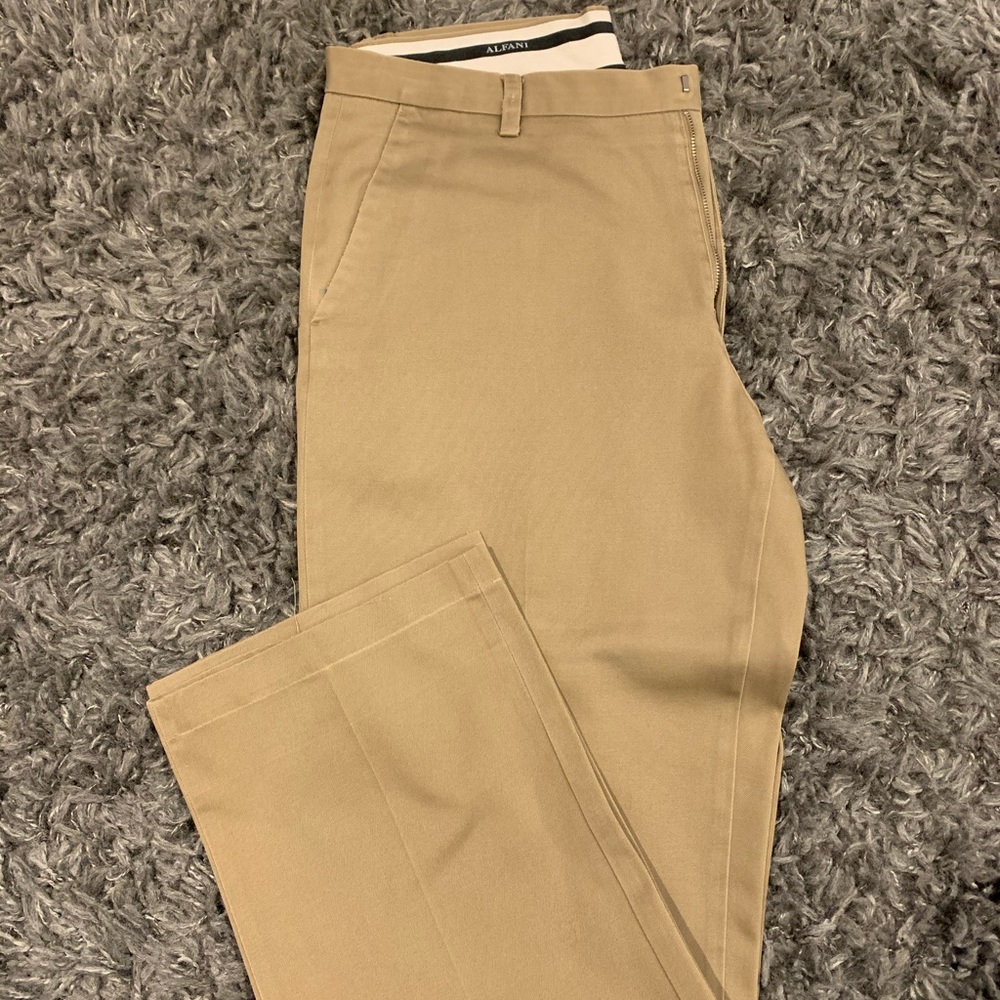 Men’s dark tan Alfani khakis